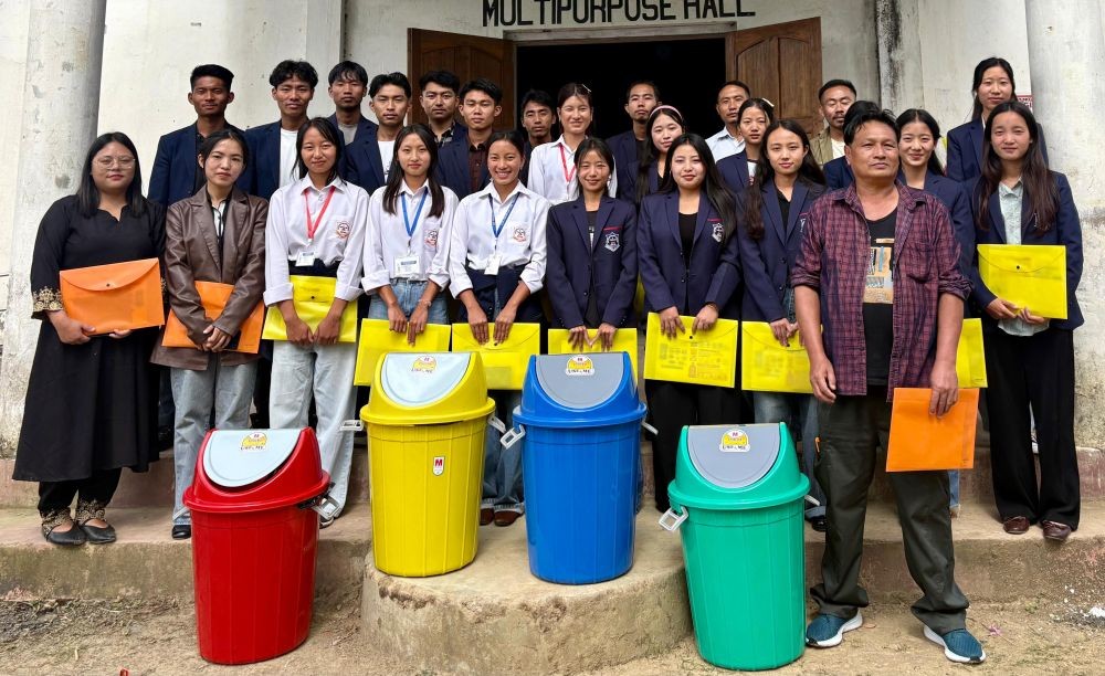 Faculty and students of Sao Chang College pose for a photo during a one-day training programme on solid waste management.